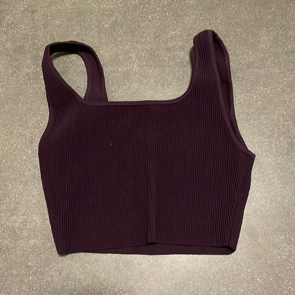 aritzia babaton sculpt knit cropped tank size m eggplant